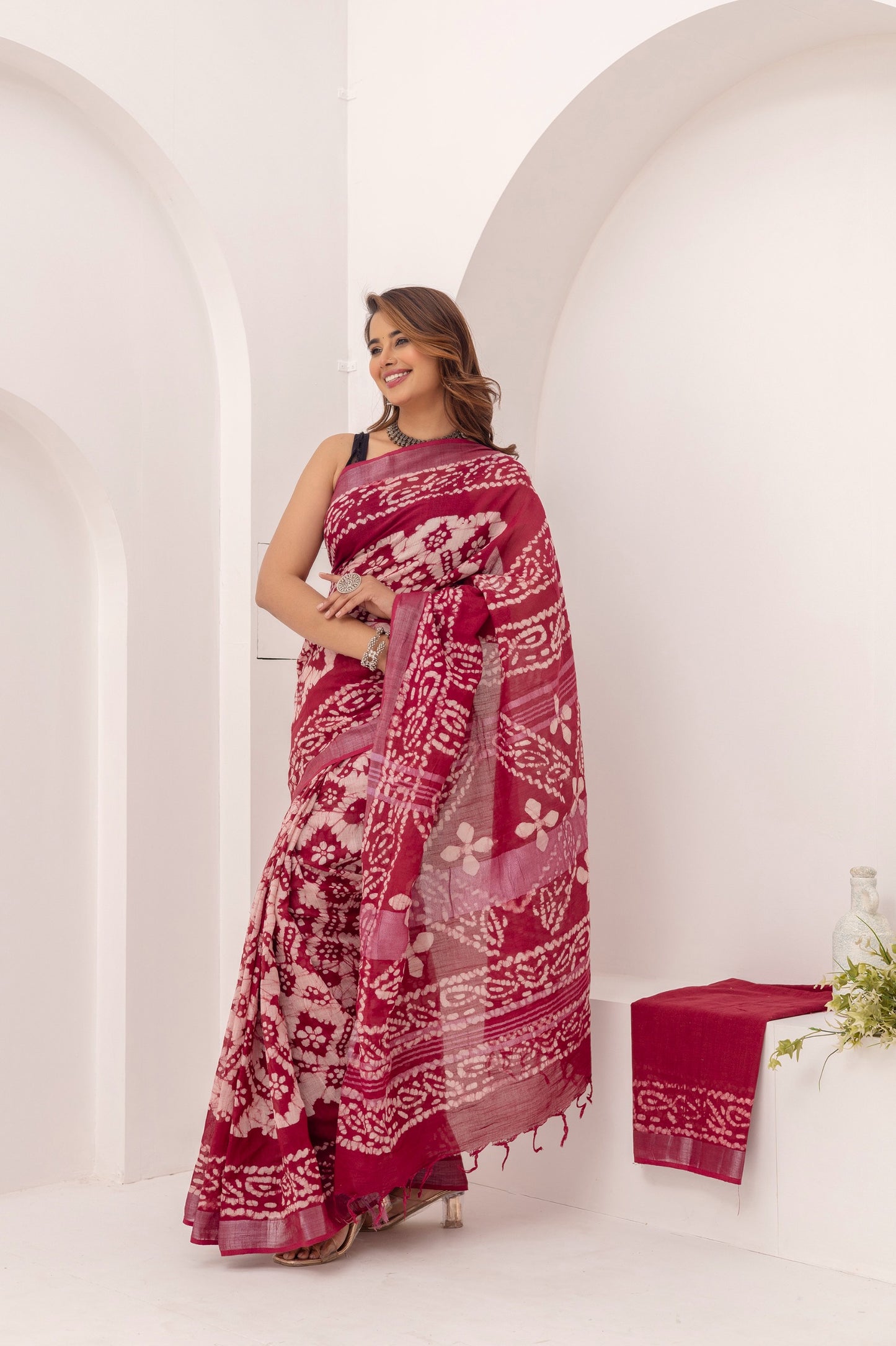 Gulnaar Crimson Linen Saree