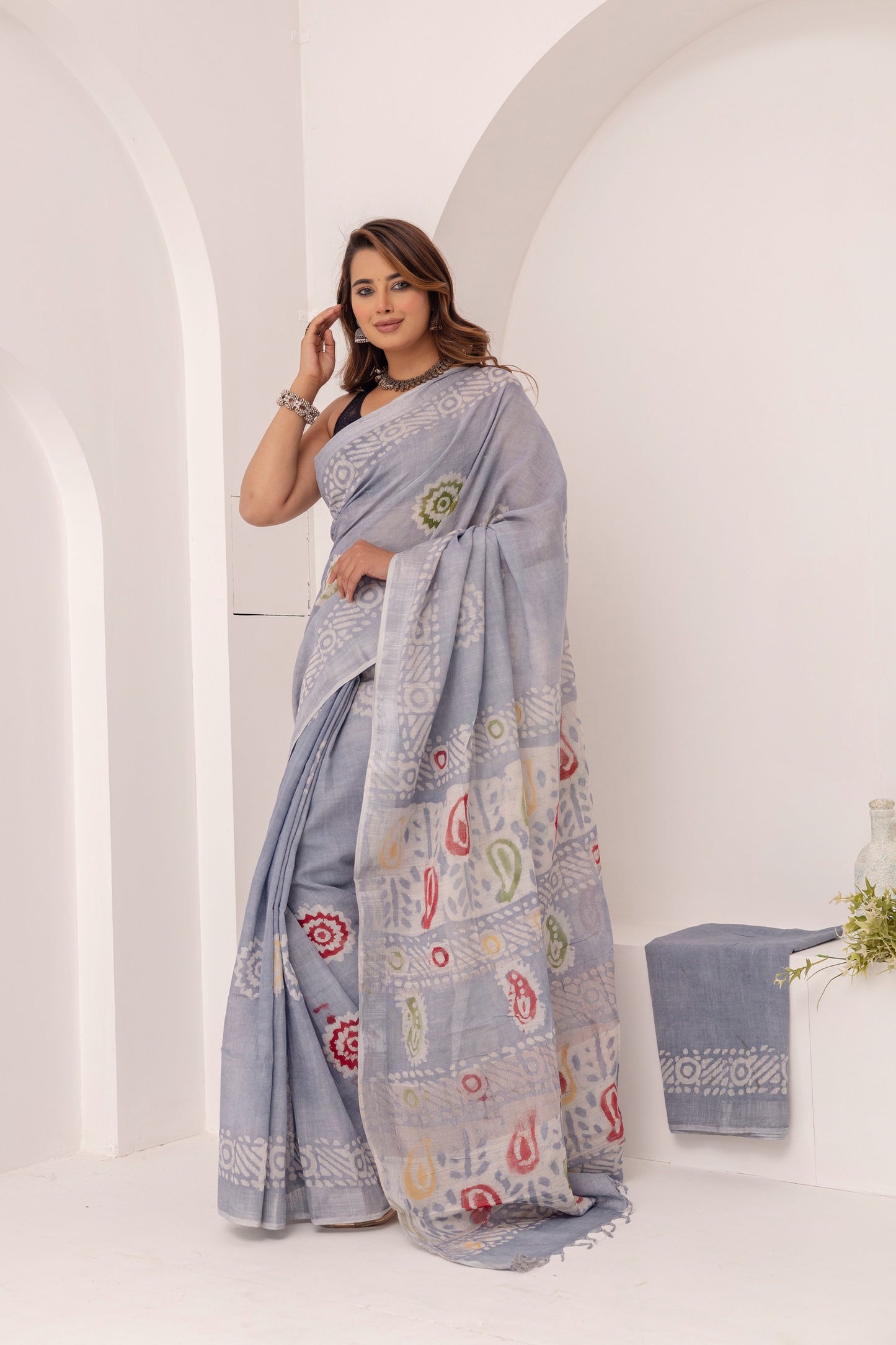 Noor Grey Linen Saree