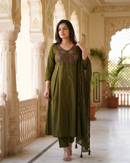 Embroidered Gathered Kurta Set with Crinkled Dupatta